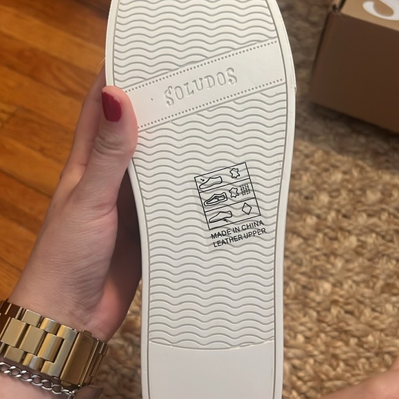 Soludos White Sneaker 8.5 brand New - Picture 5 of 5